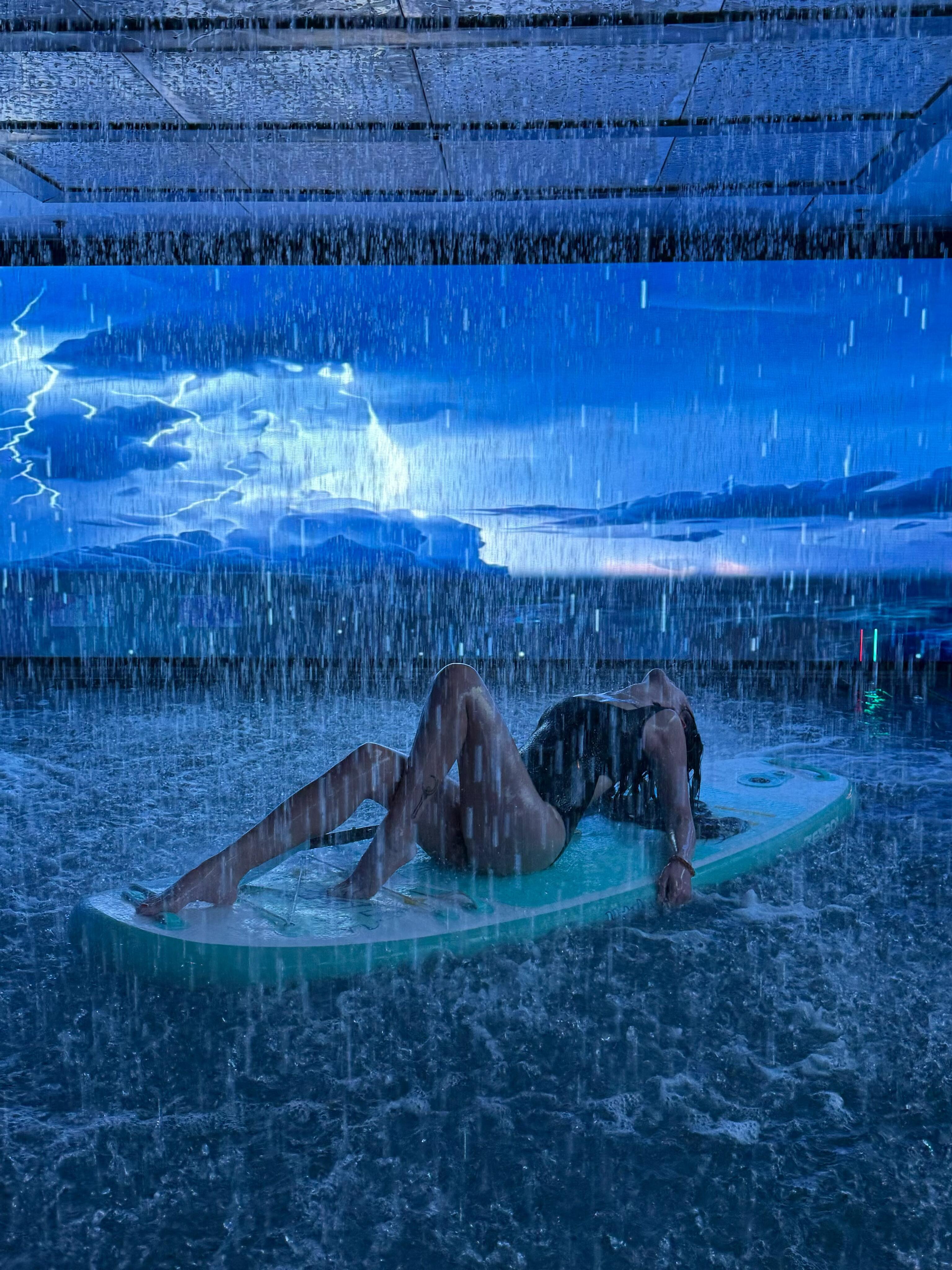 全网爆火的暴风骤雨水疗！到底有多绝！