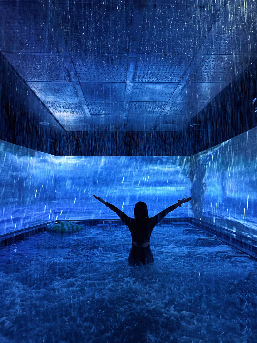 国内外20加顶流酒店都在抢的“暴风骤雨水疗”凭什么不满一年火遍全球？