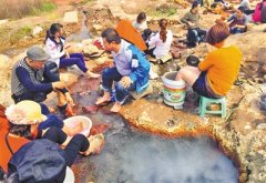 中年女为治病泡野温泉10小时虚脱